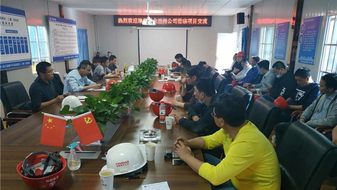 “觀摩學(xué)習(xí)找差距，交流經(jīng)驗(yàn)促提高”