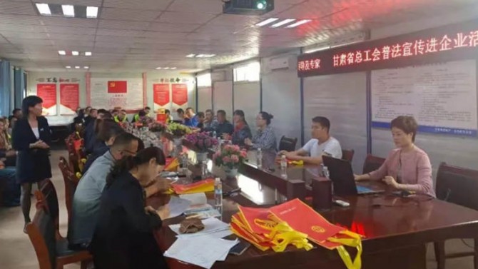 普法宣傳進(jìn)項(xiàng)目，攜手共建文明工地